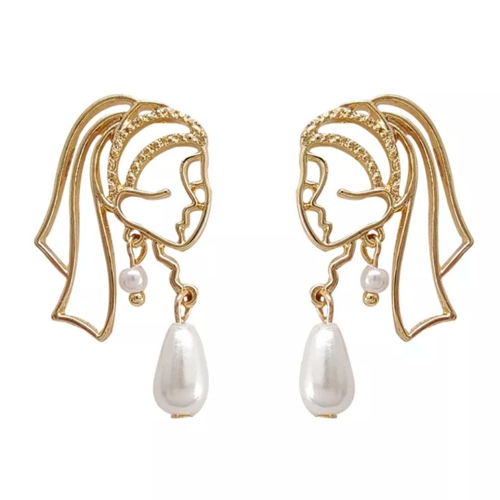 Lady with Pearl Earrings